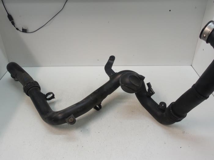 Gebruikte Intercooler Slang Volkswagen Golf Plus (5M1/1KP) 1.9 TDI 105 Prijs € 75,00 Margeregeling aangeboden door Autodemontage van de Laar