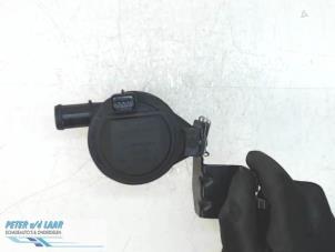 Gebruikte Waterpomp Renault Master III (EV/HV/UV/VA/VB/VD/VF/VG/VJ) 2.3 dCi 170 16V Prijs € 50,00 Margeregeling aangeboden door Autodemontage van de Laar