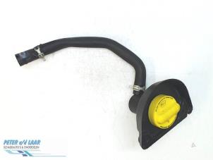 Gebruikte Olie vulpijp Renault Trafic (1FL/2FL/3FL/4FL) 1.6 dCi 120 Twin Turbo Prijs € 35,00 Margeregeling aangeboden door Autodemontage van de Laar