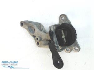 Gebruikte Motorsteun Renault Trafic (1FL/2FL/3FL/4FL) 1.6 dCi 140 Twin Turbo Prijs € 50,00 Margeregeling aangeboden door Autodemontage van de Laar