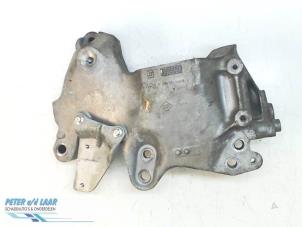 Gebruikte Motorsteun Renault Trafic (1FL/2FL/3FL/4FL) 1.6 dCi 140 Twin Turbo Prijs € 50,00 Margeregeling aangeboden door Autodemontage van de Laar