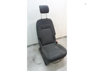 Gebruikte Voorstoel rechts Ford S-Max (GBW) 2.0 16V Prijs € 100,00 Margeregeling aangeboden door Autodemontage van de Laar