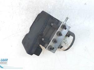 Gebruikte ABS Pomp Renault Master III (FV) 2.3 dCi 125 16V FWD Prijs € 200,00 Margeregeling aangeboden door Autodemontage van de Laar