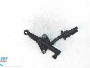 Gebruikte Koppeling Hoofd Cilinder Renault Trafic (1FL/2FL/3FL/4FL) 1.6 dCi 125 Twin Turbo Prijs op aanvraag aangeboden door Autodemontage van de Laar