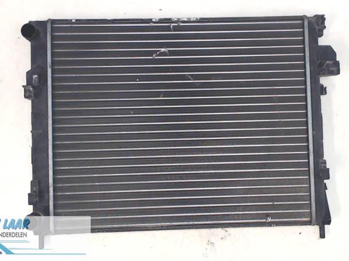 Gebruikte Radiateur Renault Trafic New (FL) 1.9 dCi 100 16V Prijs € 25,00 Margeregeling aangeboden door Autodemontage van de Laar