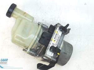 Gebruikte Pomp Servo Dacia Sandero II 1.5 dCi 90 Prijs € 150,00 Margeregeling aangeboden door Autodemontage van de Laar