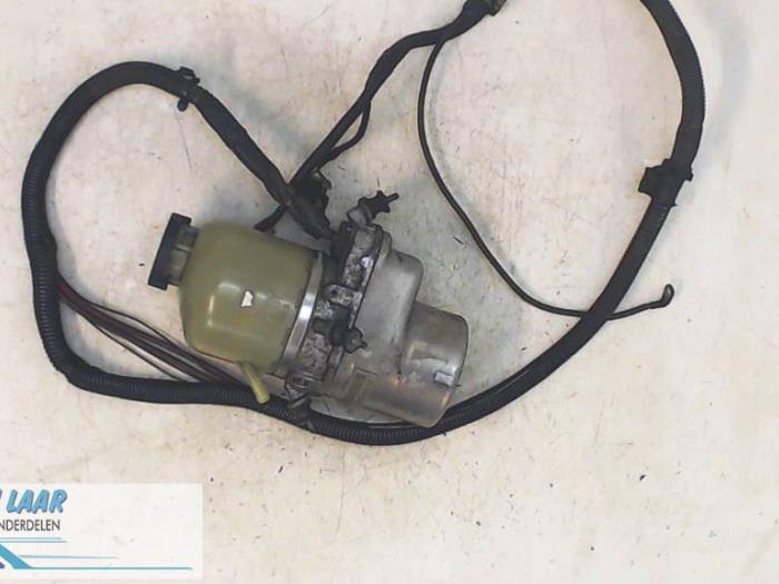 Gebruikte Pomp Servo Opel Astra H (L48) 1.3 CDTI 16V Ecotec Prijs op aanvraag aangeboden door Autodemontage van de Laar