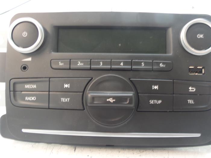 Radio CD Speler van een Dacia Duster (SR) 1.2 TCE 16V 4x4 2018