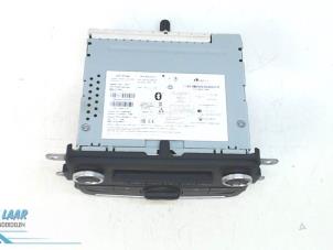 Gebruikte Radio CD Speler Dacia Duster (SR) 1.2 TCE 16V 4x4 Prijs op aanvraag aangeboden door Autodemontage van de Laar