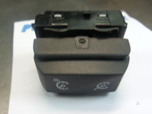 Gebruikte Schakelaar Nissan NV 300 1.6 dCi 125 Prijs € 15,00 Margeregeling aangeboden door Autodemontage van de Laar