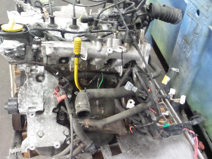 Gebruikte Motor Renault Clio III (BR/CR) 1.2 16V Tce Prijs € 600,00 Margeregeling aangeboden door Autodemontage van de Laar