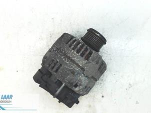 Gebruikte Alternator Renault Clio III (BR/CR) 1.5 dCi 85 Prijs € 70,00 Margeregeling aangeboden door Autodemontage van de Laar