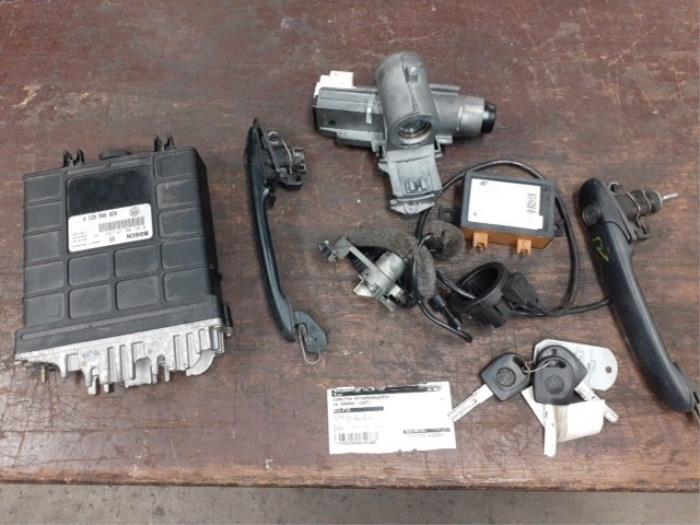 Gebruikte Computer Motormanagement Volkswagen Sharan (7M8/M9/M6) 1.9 TDI 90 Prijs € 200,00 Margeregeling aangeboden door Autodemontage van de Laar