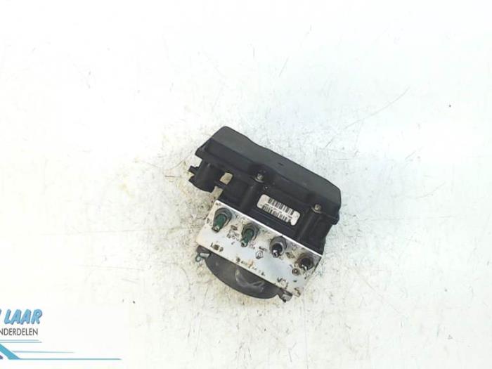 Gebruikte ABS Pomp Renault Clio III (BR/CR) 1.6 16V Prijs op aanvraag aangeboden door Autodemontage van de Laar