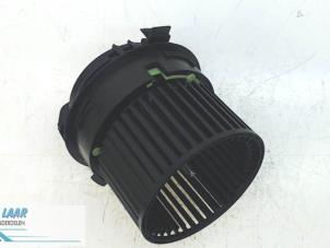 Gebruikte Kachel Ventilatiemotor Dacia Duster (SR) 1.6 16V 4x4 Prijs op aanvraag aangeboden door Autodemontage van de Laar