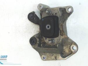 Gebruikte Motorsteun Renault Laguna III Estate (KT) 2.0 16V Prijs op aanvraag aangeboden door Autodemontage van de Laar