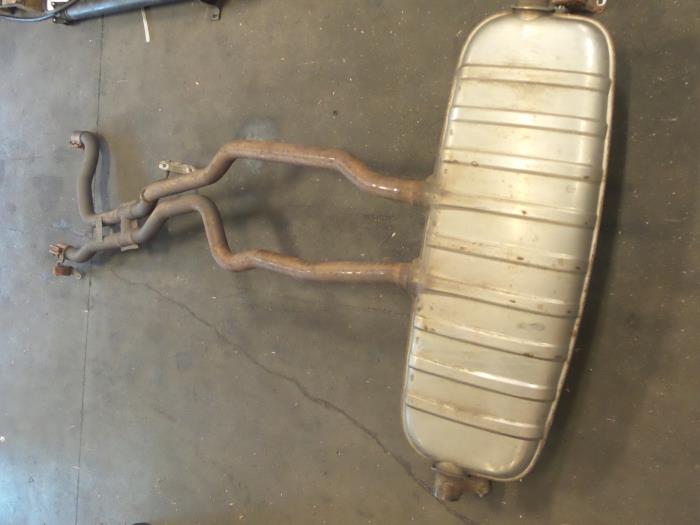 Gebruikte Uitlaat Einddemper Porsche Cayenne (9PA) 4.5 S V8 32V Prijs € 200,00 Margeregeling aangeboden door Autodemontage van de Laar