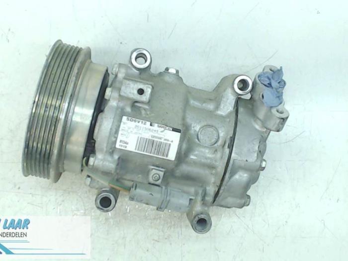 Gebruikte Aircopomp Renault Clio III (BR/CR) 1.2 16V Tce Prijs € 100,00 Margeregeling aangeboden door Autodemontage van de Laar