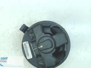 Gebruikte Kachel Ventilatiemotor Renault Clio III (BR/CR) 1.2 16V Tce Prijs op aanvraag aangeboden door Autodemontage van de Laar