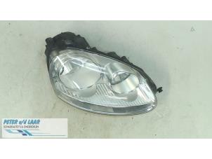 Gebruikte Koplamp rechts Volkswagen Jetta III (1K2) 2.0 TDI 16V 140 Prijs € 40,00 Margeregeling aangeboden door Autodemontage van de Laar
