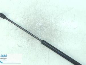 Gebruikte Kofferdekseldemper links-achter Citroen C2 (JM) 1.1 Prijs op aanvraag aangeboden door Autodemontage van de Laar