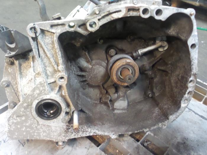 Gebruikte Versnellingsbak Renault Clio III (BR/CR) 1.2 16V 75 Prijs € 500,00 Margeregeling aangeboden door Autodemontage van de Laar