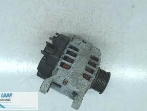 Gebruikte Dynamo Renault Clio III (BR/CR) 1.2 16V 75 Prijs € 70,00 Margeregeling aangeboden door Autodemontage van de Laar