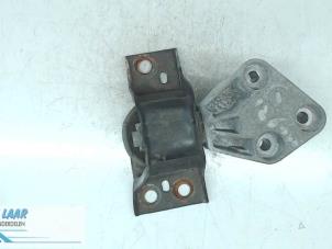 Gebruikte Motorsteun Renault Clio III (BR/CR) 1.2 16V 75 Prijs op aanvraag aangeboden door Autodemontage van de Laar