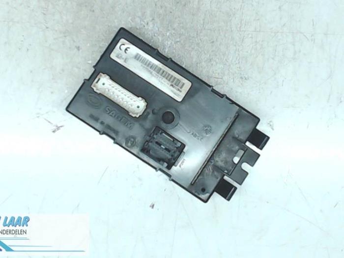 Gebruikte Bodycontrol Module Renault Trafic New (FL) 2.0 dCi 16V 90 Prijs € 80,00 Margeregeling aangeboden door Autodemontage van de Laar