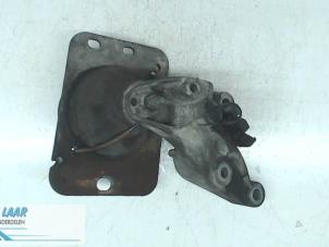 Gebruikte Motorrubber Renault Trafic New (FL) 2.0 dCi 16V 90 Prijs op aanvraag aangeboden door Autodemontage van de Laar