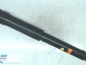 Gebruikte Schokdemper links-achter Renault Laguna III (BT) 1.5 dCi 110 Prijs € 25,00 Margeregeling aangeboden door Autodemontage van de Laar