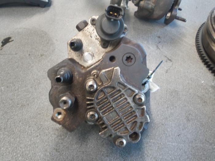 Gebruikte Dieselpomp Renault Laguna II Grandtour (KG) 2.2 dCi 150 16V Prijs € 150,00 Margeregeling aangeboden door Autodemontage van de Laar