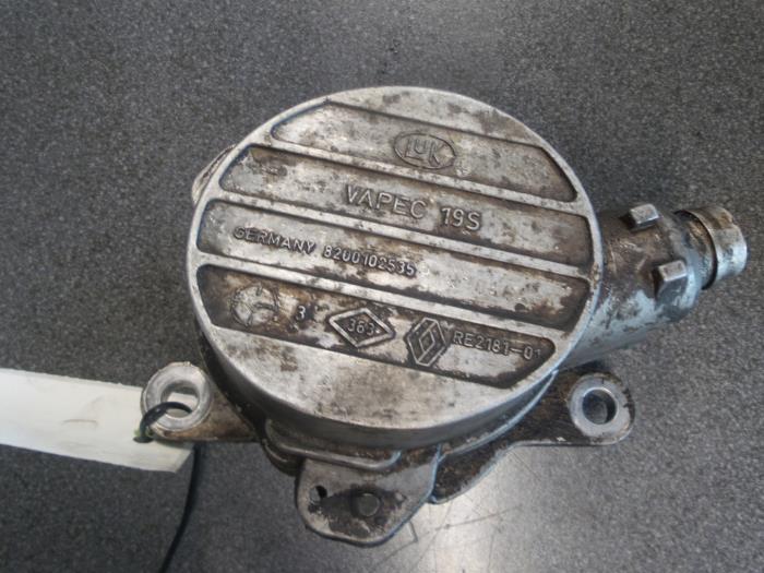 Vacuumpomp (Diesel) van een Renault Laguna II Grandtour (KG) 2.2 dCi 150 16V 2002