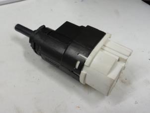 Gebruikte Schakelaar Renault Clio IV (5R) 1.5 Energy dCi 90 FAP Prijs € 18,15 Inclusief btw aangeboden door Autodemontage van de Laar