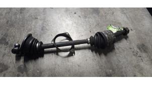 Gebruikte Aandrijfas links-voor Volvo V40 (VW) 1.8 16V Prijs € 50,00 Margeregeling aangeboden door Autodemontage van de Laar