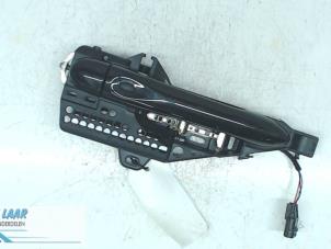 Gebruikte Deurgreep 4Deurs rechts-voor Renault Captur (2R) 0.9 Energy TCE 12V Prijs op aanvraag aangeboden door Autodemontage van de Laar