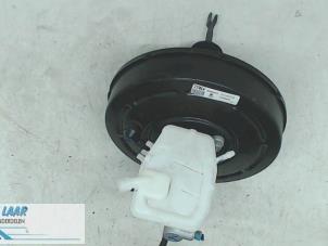 Gebruikte Rembekrachtiger Renault Trafic (1FL/2FL/3FL/4FL) 1.6 dCi 115 Prijs op aanvraag aangeboden door Autodemontage van de Laar