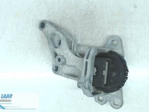 Gebruikte Motorsteun Renault Trafic (1FL/2FL/3FL/4FL) 1.6 dCi 115 Prijs op aanvraag aangeboden door Autodemontage van de Laar