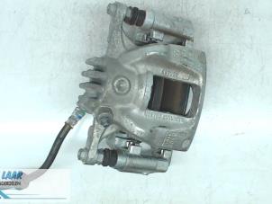 Gebruikte Remklauw (Tang) rechts-voor Renault Trafic (1FL/2FL/3FL/4FL) 1.6 dCi 115 Prijs op aanvraag aangeboden door Autodemontage van de Laar