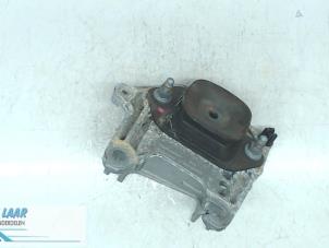 Gebruikte Motorsteun Renault Trafic (1FL/2FL/3FL/4FL) 1.6 dCi 115 Prijs € 40,00 Margeregeling aangeboden door Autodemontage van de Laar