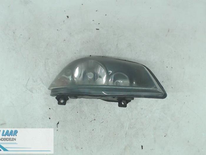 Koplamp rechts van een Seat Ibiza III (6L1) 1.4 16V 75 2002