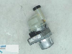 Gebruikte Stuurbekrachtiging Pomp Dacia Sandero II 0.9 TCE 12V Prijs € 150,00 Margeregeling aangeboden door Autodemontage van de Laar