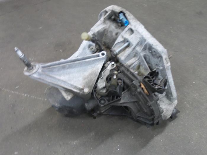 Gebruikte Versnellingsbak Renault Laguna II (BG) 2.0 16V Prijs op aanvraag aangeboden door Autodemontage van de Laar