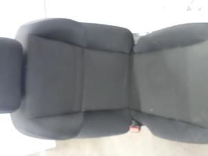 Gebruikte Voorstoel links Nissan Qashqai (J11) 1.2 DIG-T 16V Prijs € 150,00 Margeregeling aangeboden door Autodemontage van de Laar