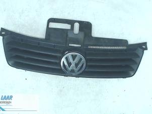 Gebruikte Grille Volkswagen Polo IV (9N1/2/3) 1.2 12V Prijs op aanvraag aangeboden door Autodemontage van de Laar