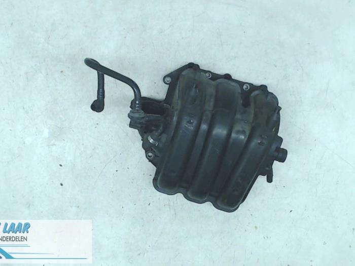 Inlaatspruitstuk van een Volkswagen Polo IV (9N1/2/3) 1.2 12V 2002