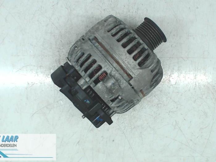 Gebruikte Dynamo Renault Scénic III (JZ) 1.9 dCi Prijs € 80,00 Margeregeling aangeboden door Autodemontage van de Laar