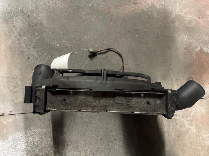 Gebruikte Intercooler Mercedes Vito (638.0) 2.3 110D Prijs € 100,00 Margeregeling aangeboden door Autodemontage van de Laar