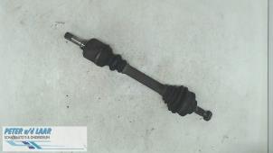 Gebruikte Homokineetas links-voor Peugeot 206 CC (2D) 2.0 16V Prijs € 50,00 Margeregeling aangeboden door Autodemontage van de Laar