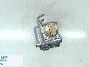 Gebruikte Gasklephuis Dacia Duster (SR) 1.6 16V Prijs € 120,00 Margeregeling aangeboden door Autodemontage van de Laar